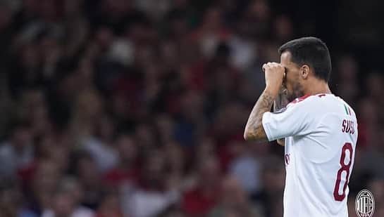 ヘスス・フェルナンデス・サエスのインスタグラム：「👀👌🏻😏 @acmilan  #suso🎱⚽」