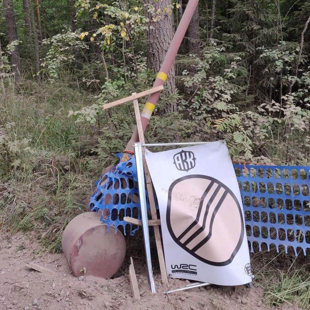 勝田貴元さんのインスタグラム写真 - (勝田貴元Instagram)「Sadly we retired @rallyfinland . It was my mistake, i hit concrete block behind official frag on SS12.  We can not restart tomorrow due to damage car. I’m so sorry @mm.motorsport guys. ‪You guys did great job more than enough but I wasn’t enough.‬ I have to learn this too small mistake. I’ll move forward. SS12でフラッグの裏に置かれていたコンクリートブロックに右リアをヒットさせてしまいリタイアとなりました。 スピードは50キロ程でしたが、思っていた以上の損傷があり明日は走れません。 結果論ですが完全な僕の判断ミスでした。  昨日は同じ車両に乗るカミリに比べても非常に良いパフォーマンスを出せれていただけに悔しいですが、この経験を糧に前へ進みます。 応援してくださった皆様、本当に申し訳ありません。 これからも応援よろしくお願い致します！ @mm.motorsport @officialwrc @rallyfinland @takamotokatsuta @danbarritt #wrc2」8月4日 4時26分 - takamotokatsuta