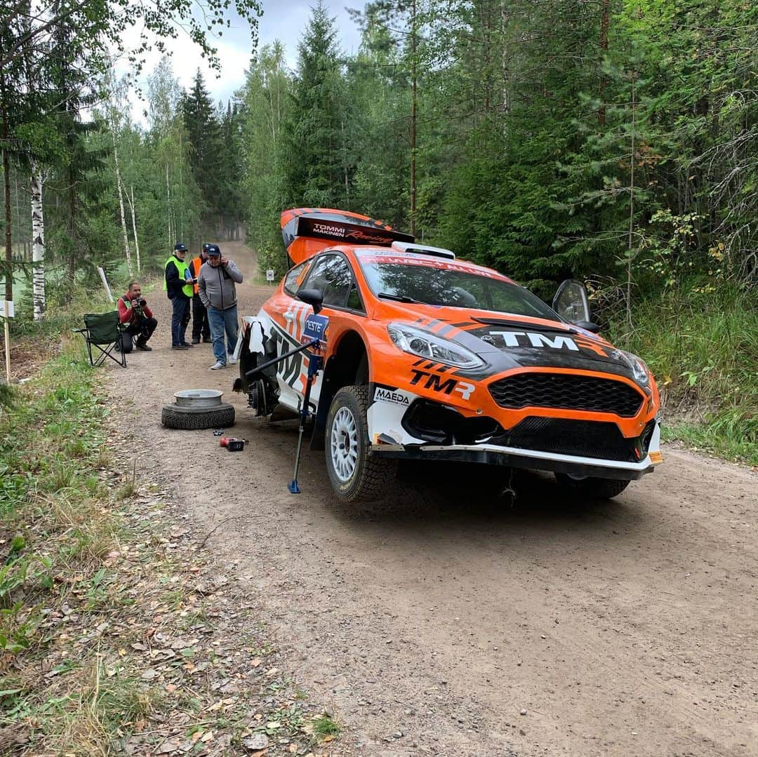 勝田貴元さんのインスタグラム写真 - (勝田貴元Instagram)「Sadly we retired @rallyfinland . It was my mistake, i hit concrete block behind official frag on SS12.  We can not restart tomorrow due to damage car. I’m so sorry @mm.motorsport guys. ‪You guys did great job more than enough but I wasn’t enough.‬ I have to learn this too small mistake. I’ll move forward. SS12でフラッグの裏に置かれていたコンクリートブロックに右リアをヒットさせてしまいリタイアとなりました。 スピードは50キロ程でしたが、思っていた以上の損傷があり明日は走れません。 結果論ですが完全な僕の判断ミスでした。  昨日は同じ車両に乗るカミリに比べても非常に良いパフォーマンスを出せれていただけに悔しいですが、この経験を糧に前へ進みます。 応援してくださった皆様、本当に申し訳ありません。 これからも応援よろしくお願い致します！ @mm.motorsport @officialwrc @rallyfinland @takamotokatsuta @danbarritt #wrc2」8月4日 4時26分 - takamotokatsuta