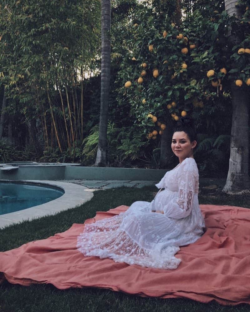 Kristin Essのインスタグラム：「I meannnn... cutest lil 🤰🏻 I ever did see @karleighdiana 💕 Don’t let this cherub face fool you, my little sister is one of the toughest human beings I know. She’s been through a lot this year and she deserves all the love this world has to give her. Happy Birthday, Karleigh. I ♥️ youuuu.」