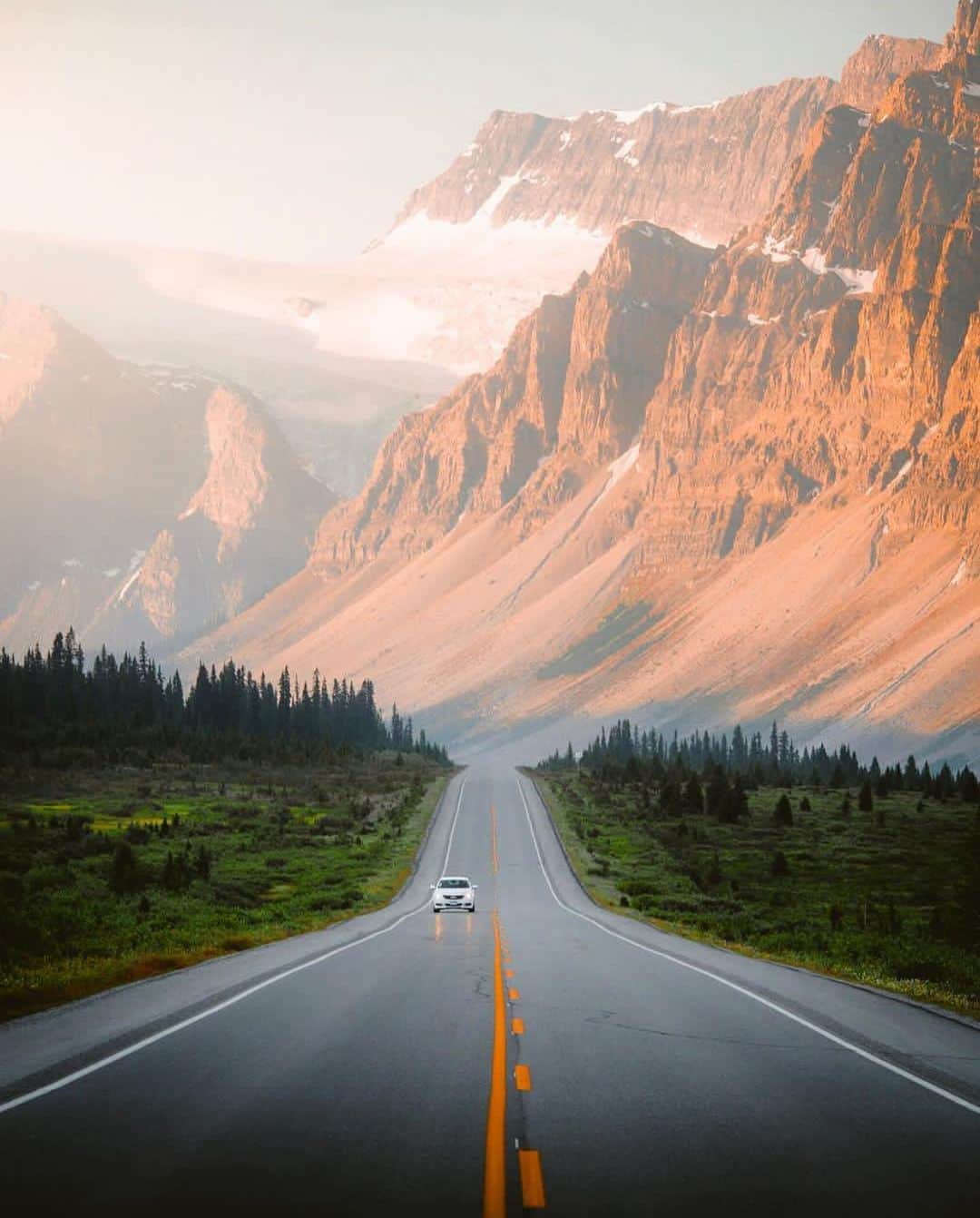 Wonderful Placesさんのインスタグラム写真 - (Wonderful PlacesInstagram)「Icefields Parkway - Canada ✨❤️❤️❤️😌 . Picture by ✨✨@jguzmannn✨✨ #wonderful_places for a feature ❤️」8月4日 4時34分 - wonderful_places