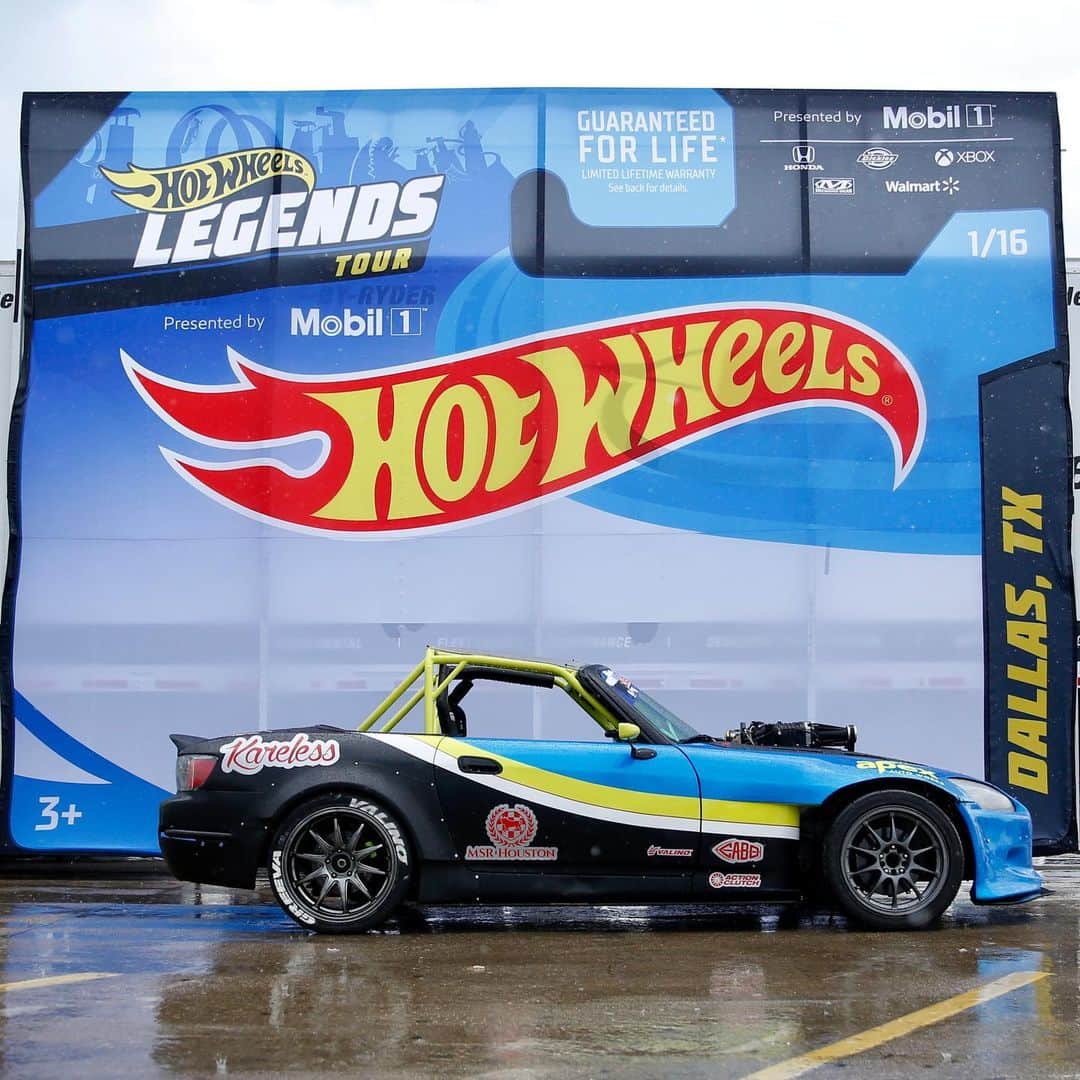 Hot Wheelsさんのインスタグラム写真 - (Hot WheelsInstagram)「Rain 🌧 or shine ☀️ , the #HotWheelsLegends Tour rolled on! 💪 And Dallas, TX wasn’t messin’ around. Meet Jeff Kurtz and his legendary ‘02 Honda S2000😱You’ll be seeing Jeff and his ride driftin’ to SEMA 2019 this November 👊」8月4日 5時08分 - hotwheelsofficial