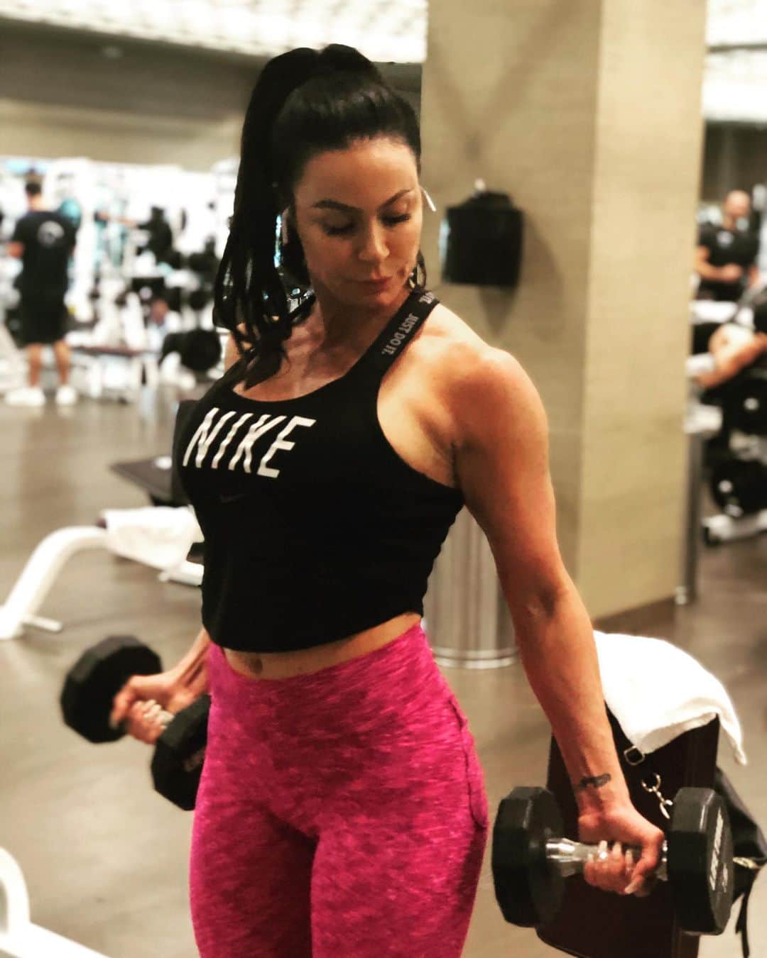 Kendra Lustさんのインスタグラム写真 - (Kendra LustInstagram)「#saturdayvibes #girlsthatlift #sexy #gymmotivation #gym #girlswithmuscle」8月4日 5時11分 - kendralust