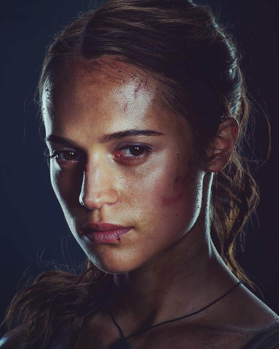 アリシア・ヴィキャンデルのインスタグラム：「@tombraidermovie」