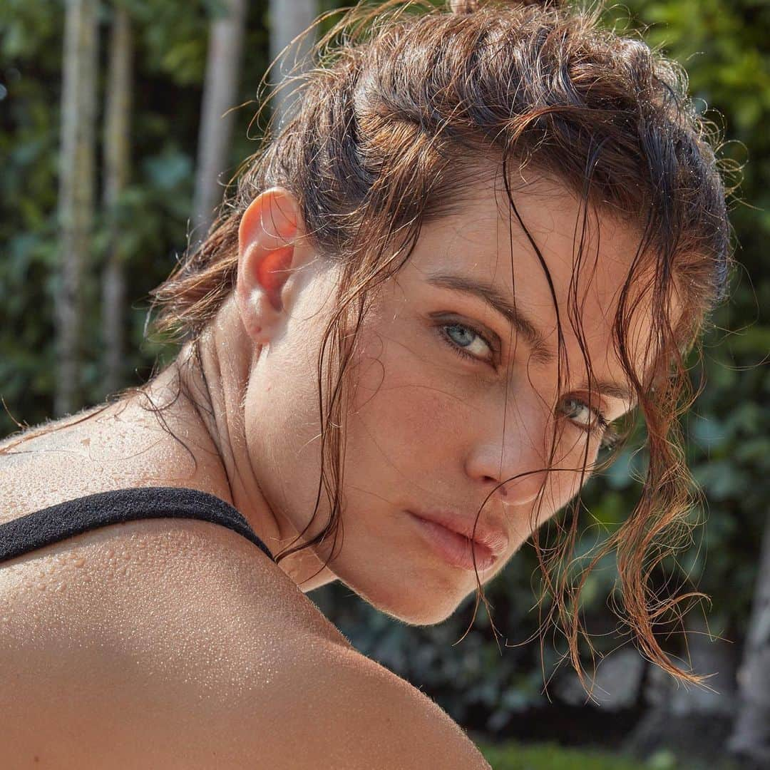 イザベリ・フォンタナさんのインスタグラム写真 - (イザベリ・フォンタナInstagram)「Alguém mais com calor 💦🤪 Is anyone feeling the heat 💦🤪」8月4日 5時16分 - isabelifontana