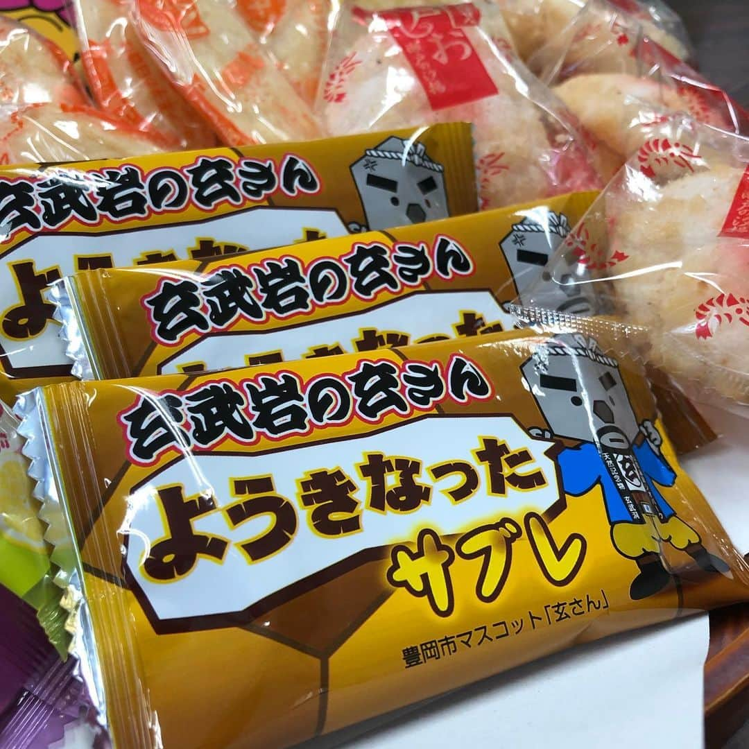 井上香織さんのインスタグラム写真 - (井上香織Instagram)「2019.8.3 豊岡でのバレー教室1日目。 ・ @0918michi みちとノブさんに来てもらいました🙏😆🏐 ・ 初日は小学生124人と楽しくバレーボールできました(๑˃̵ᴗ˂̵) ・ #豊岡市 #バレーボール教室 #鞄の街 #鞄の街豊岡市 #齋藤信治 さん #中道瞳 さん」8月4日 5時17分 - kaorin888