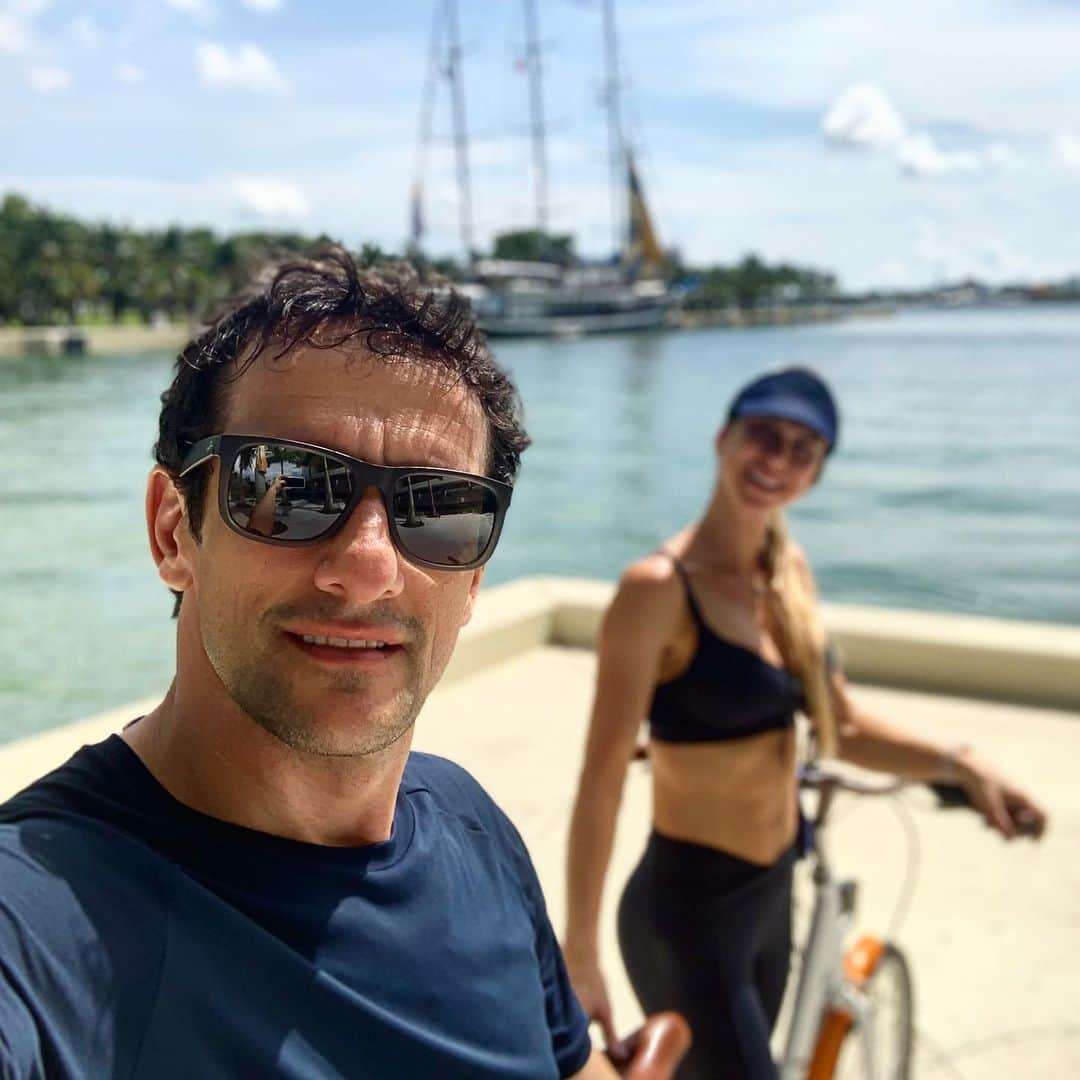 ジュリアーノ・ベレッチさんのインスタグラム写真 - (ジュリアーノ・ベレッチInstagram)「Explorando Miami de bike! Atividade física, ampliando conhecimento, inspirando-se e se divertindo. E ela @luafiennes 😍 #família」8月4日 5時24分 - julianobelletti