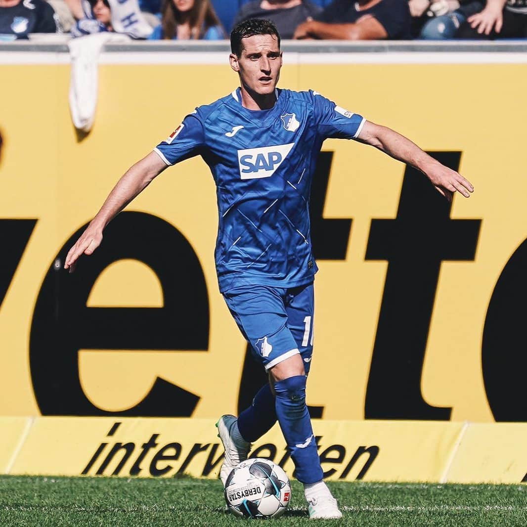 セバスティアン・ルディのインスタグラム：「Liebe Fans,  Ich bin zurück und freue mich, dass ich wieder für EUCH auf dem Platz stehen kann! 💪🏻 7 Jahre war ich hier und fühle mich, als wäre ich nie weg gewesen! ich freue mich auf die Saison und hoffe auf erfolgreiche Spiele mit der TSG und eurer Unterstützung,  euer Basti」