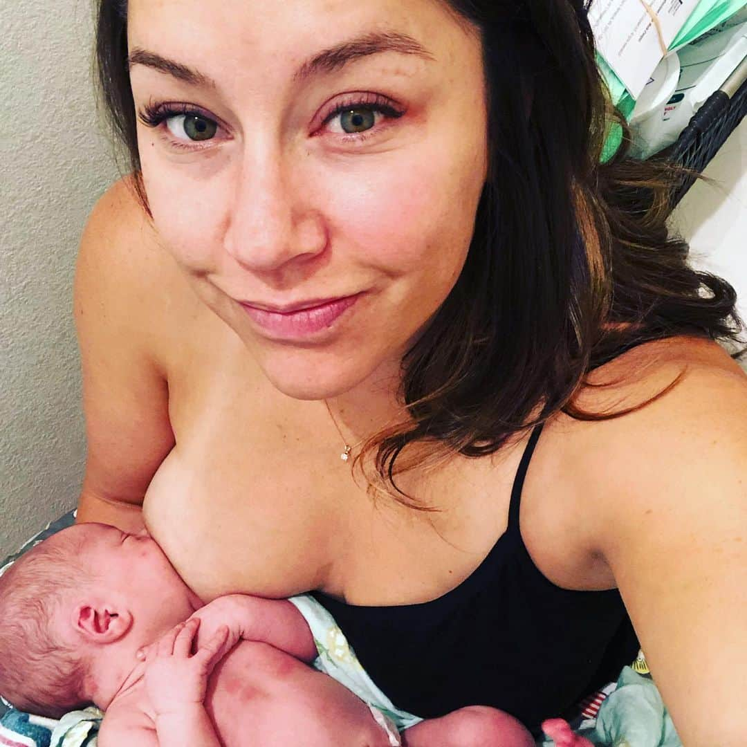 アラナ・ニコルズさんのインスタグラム写真 - (アラナ・ニコルズInstagram)「It’s World Breast Feeding Week!!! . .  And for anyone offended by this picture, I’m also sitting on the toilet... cause a Moms gotta do what a Moms gotta do. #dealwithit . . I’m pretty new to breast feeding (only 8 days in) but am incredibly lucky that Gunnar latched successfully within the first hour after his birth and continues to latch and feed all day and night without any trouble. . This is not the case for every new mom and for some, they are never able to breast feed. This week is also about those moms and raising awareness for all. #normalizebreastfeeding #breastfeeding  #fulltimejob #5+hoursaday #worldbreastfeedingweek #mindyourowntits #breastfeedingmom」8月4日 5時32分 - alanathejane