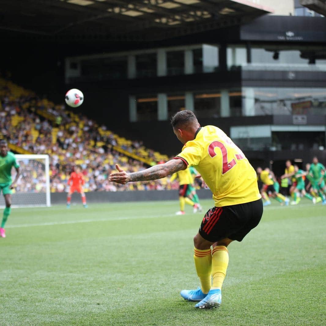 ヨゼ・ホレバスのインスタグラム：「Put my own spin on it ⚽️ #Watford #grahamtaylormatchday #premierleague #nikefootball」