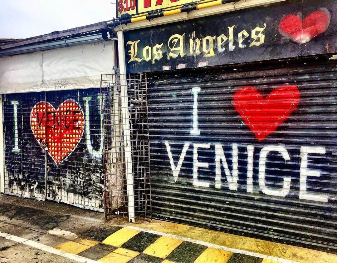 シャーニ・ヴィンソンのインスタグラム：「I ♥️ #Venice  #LosAngeles #California #home #venicebeach #veniceboardwalk #untilnexttime #ilovevenice」