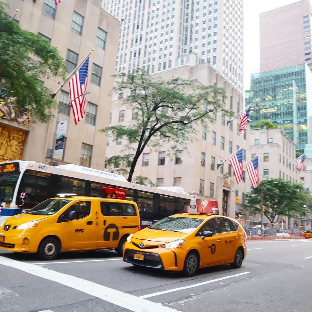 ヒロコグレースさんのインスタグラム写真 - (ヒロコグレースInstagram)「﻿ ﻿ ﻿ ニューヨークも暑かったけど、﻿ 東京や大阪はもっと暑い🥵﻿ ﻿ ﻿ 日本に到着して2日目。﻿ もうエスケープしたい 笑笑﻿ ﻿ ﻿#ニューヨーク旅行  #娘と旅行  #ママ時間 #offtime  #nyc」8月4日 5時45分 - hirokograce