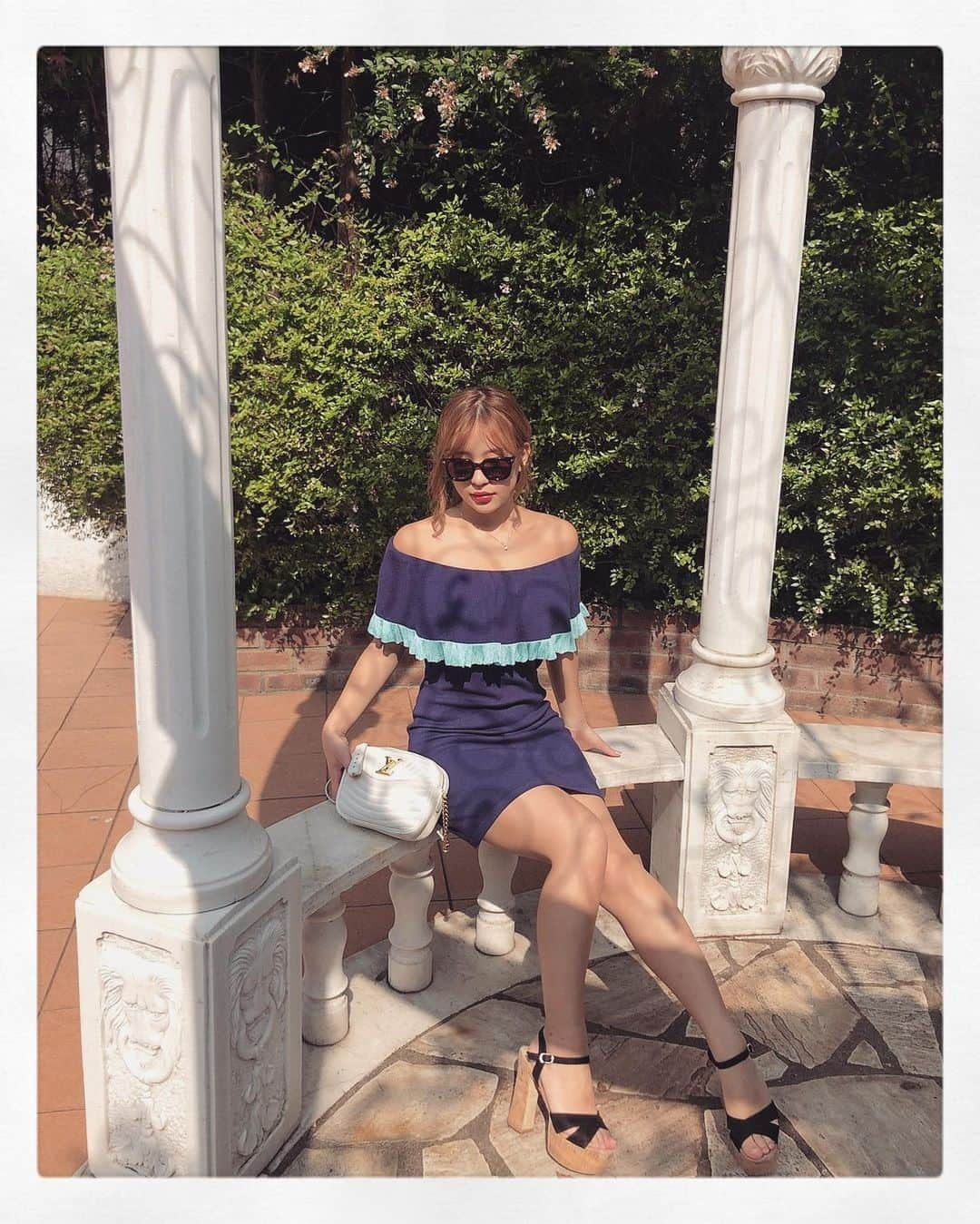 COCOさんのインスタグラム写真 - (COCOInstagram)「. onepiece 👗 @snidel_official  bag 👜 @louisvuitton  shoes 👡 R&E sunglasses 🕶 TOMFORD」8月4日 15時16分 - coco_coco000