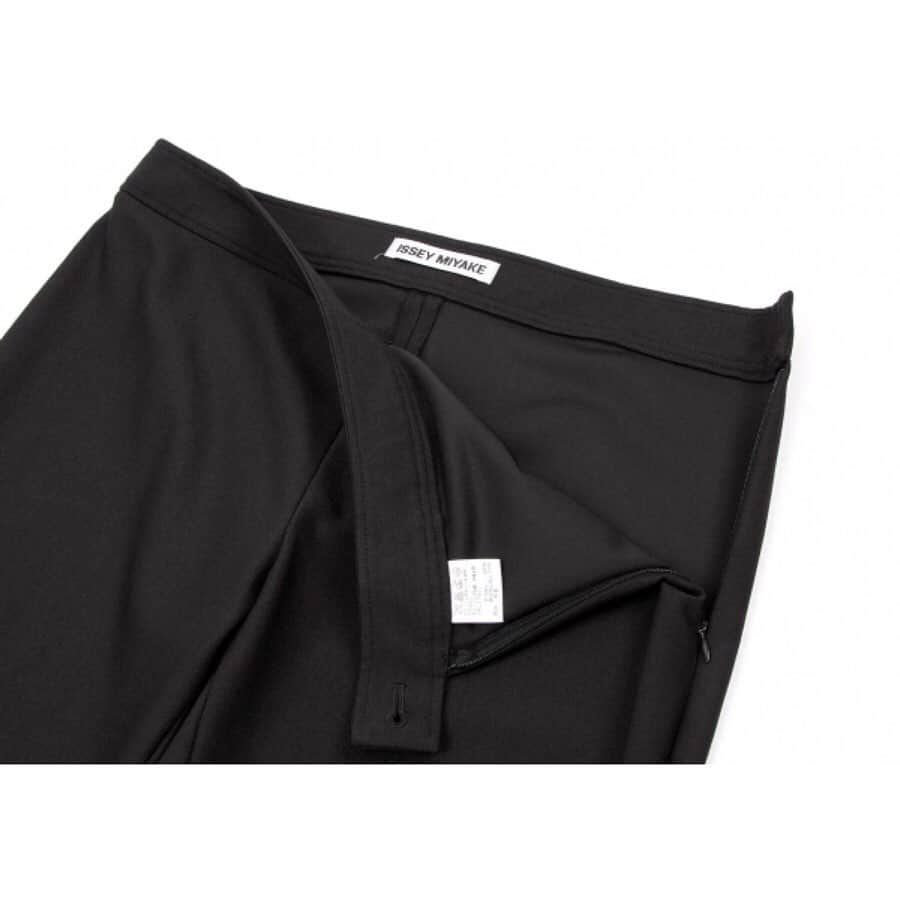 playfulさんのインスタグラム写真 - (playfulInstagram)「【🌸新着商品👖】 【イッセイミヤケISSEY MIYAKE レザーレースアップナイロンポリストレッチデザインパンツ 黒3(¥11,664)】 https://www.playful-dc.com/mobile/products/details76420.html  online shop！↓ https://www.playful-dc.com/mobile/  #古着コーデ #PLAYFUL #買取り #古着買取 #通販サイト #お洒落さんと繋がりたい #japanese #outfitlove  #photoshop #followme #イッセイミヤケ#変形#isseymiyake  #モード#古着通販#古着屋さん#パンツ#レースアップ#style#リボン結び  #instapic#instafollow#instagood#instafashion」8月4日 15時25分 - playful_dc