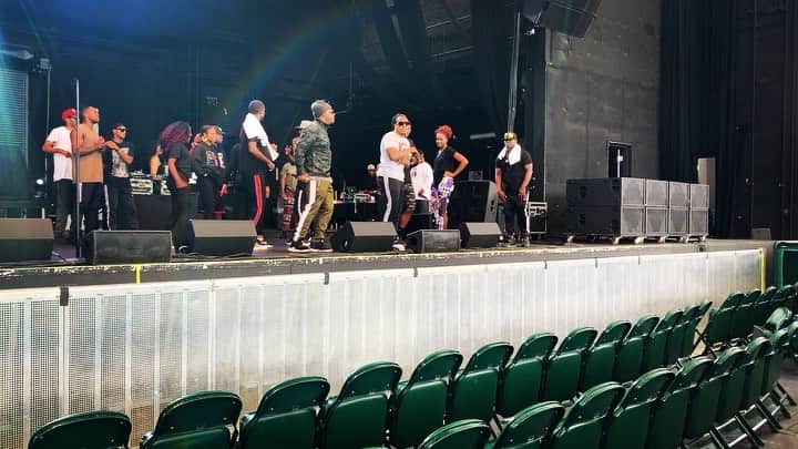 MCハマーのインスタグラム：「#2🕺🏿Sound Check in #Houston .. having fun with "Pleasure Ellis" and @boobyhammer as we work on a new song to add to the show "She Said" 🔥🔥🔥🔥🔥🔥」