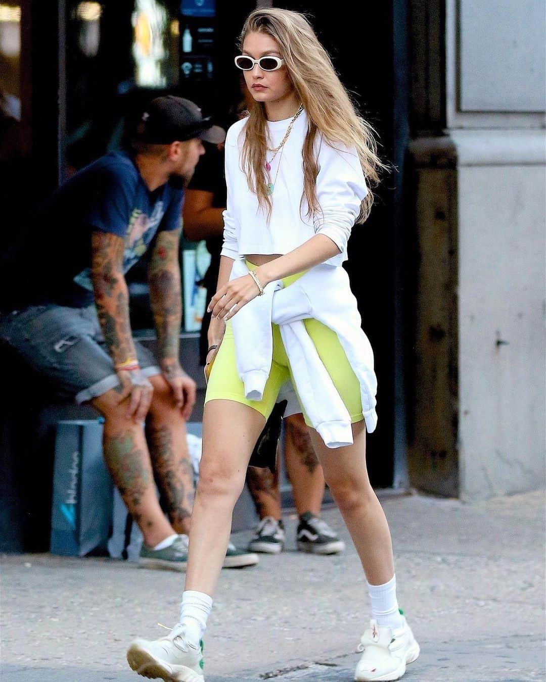 Just Jaredさんのインスタグラム写真 - (Just JaredInstagram)「@gigihadid rocks a sporty outfit as she steps for an afternoon stroll.  #GigiHadid Photos: Backgrid」8月4日 15時31分 - justjared
