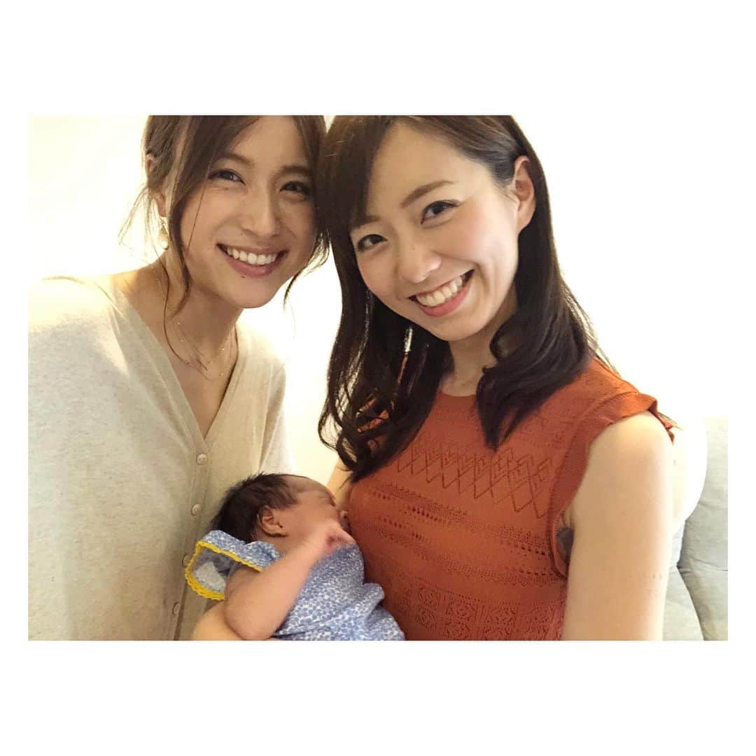 笹川友里さんのインスタグラム写真 笹川友里instagram 先日 同期の内田嶺衣奈アナウンサーが 遊びに来てくれました 泣いている娘を 秘技だというスクワットであやしてくれて感謝 翌日筋肉痛にならなかったかしら 素敵なプレゼントもありがとう 同期