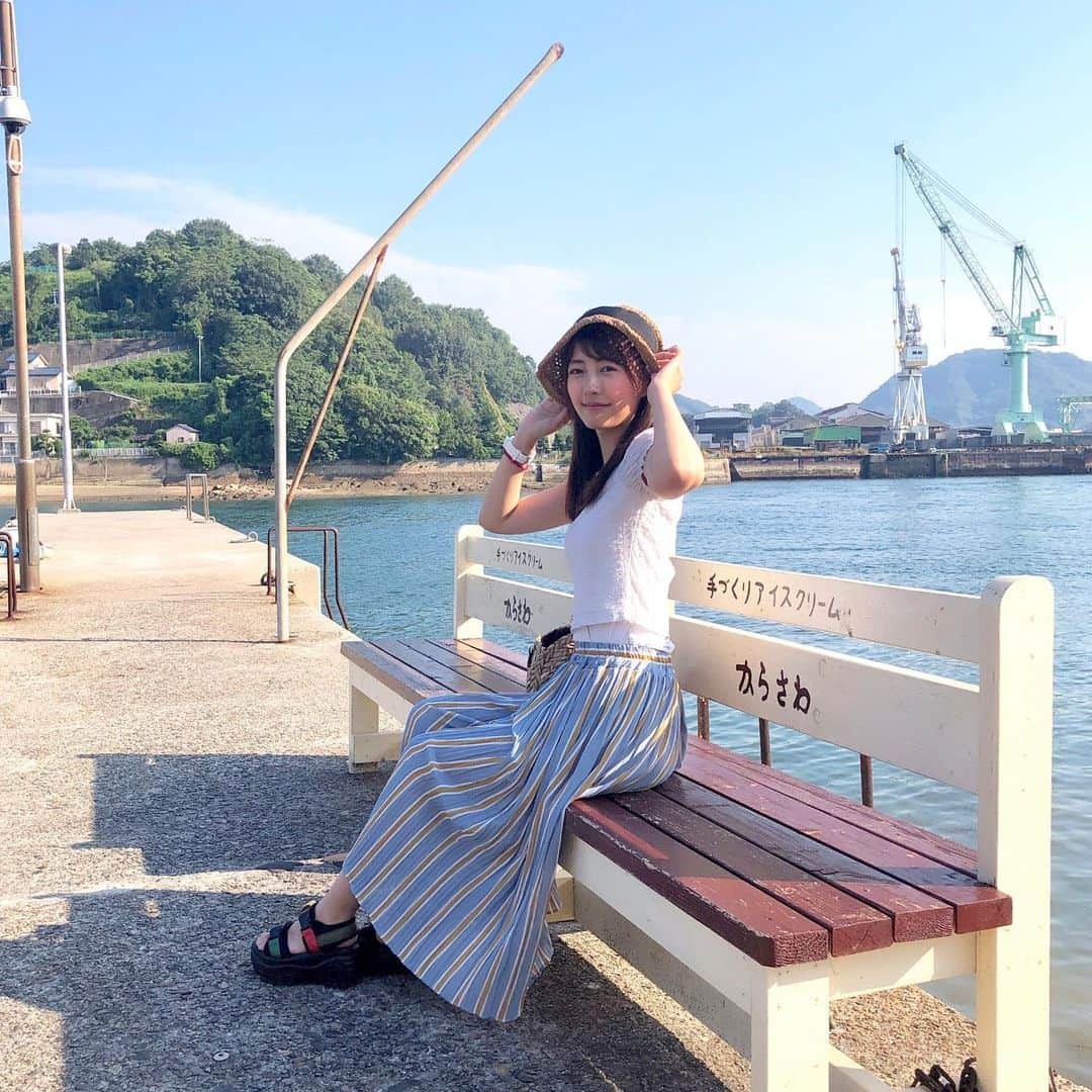 うえむらちかさんのインスタグラム写真 - (うえむらちかInstagram)「尾道にある #たまごアイス で有名な﻿ ﻿ 📍からさわ﻿ ﻿ に行ってきました🍨﻿ ﻿ ﻿ 私は大好きな #アイスモナカ を注文😘﻿ ﻿ パリパリ生地と優しいたまごアイスの組み合わせがたまりません❣️﻿ ﻿ たまごアイスは、現オーナーのおじいさんが昭和20年代後半に、鶏卵を多く用いたフランス式アイスクリームを参考に、独学で作りあげたんだそうです✨﻿ ﻿ ﻿ お店の向かいに置いてある、尾道水道や向島の景色も望める #からさわベンチ からの眺めも最高です✨﻿ ﻿ ﻿ 🍨#からさわ﻿ 住所：広島県尾道市土堂1-15-19﻿ TEL：0848-23-6804﻿ 営業時間：10～19時(11～2月は～18時)﻿ 定休日：	火曜、祝祭日の場合は翌日(11～2月は火曜・第2水曜)﻿ ﻿ ﻿ #広島 #尾道 #尾道グルメ #尾道デザート﻿ #デザート #アイスクリーム #アイス﻿ #スイーツ #尾道スイーツ #尾道カフェ﻿ #うえむらちからメシ﻿」8月4日 15時45分 - uemurachika