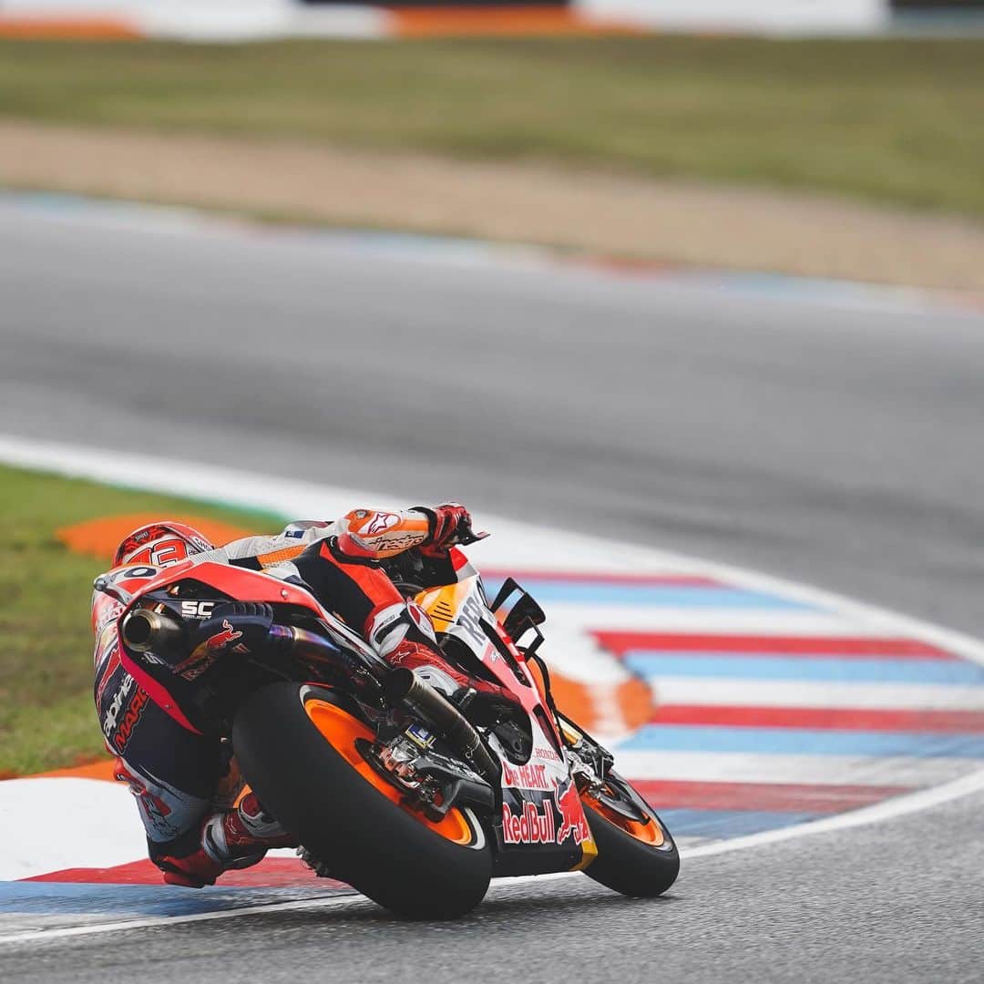 レプソル・ホンダのインスタグラム：「2.524 seconds ⏱ ⠀⠀⠀⠀⠀⠀⠀⠀⠀ The biggest pole advantage in modern @motogp history. And done on slicks in the wet 🌧 ⠀⠀⠀⠀⠀⠀⠀⠀⠀ #CzechGP #25RepsolHonda #Repsol #MotoGP #Honda #Racing #RepsolHonda #HRC #RC213V #MM93 #MarcMarquez #ThePowerOfDreams #Motorcycle #Czechia #Brno #Pole #Record」
