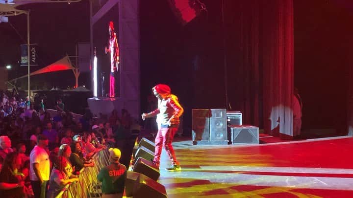 MCハマーのインスタグラム：「Help The Children 🙏🏿 Live from #Houston ... heavy heart ❤️ featuring @gentrykozia」