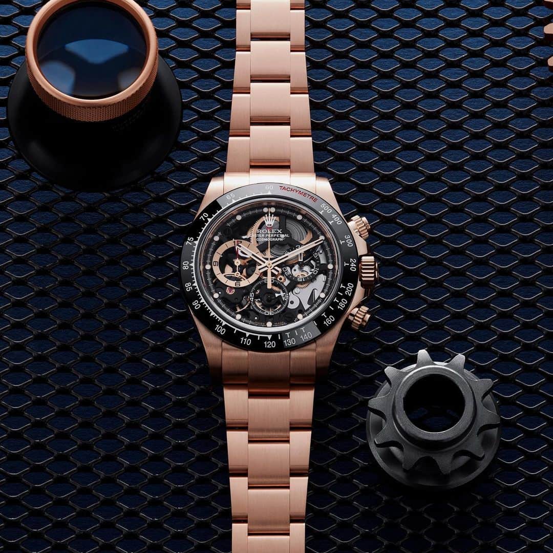 HYPEBEASTさんのインスタグラム写真 - (HYPEBEASTInstagram)「@hypebeaststyle: @artisansdegeneve and Brazilian Formula 1 driver @rubarrichello have come together to craft a bespoke @rolex Daytona watch in solid 18k everose gold. The limited edition piece features a matching gold rotor, as well as a black ceramic bevel thats adds a striking contrast. It’s priced at approximately $77,500 USD. ⁠⠀ Photo: Artisans De Genève」8月4日 16時01分 - hypebeast