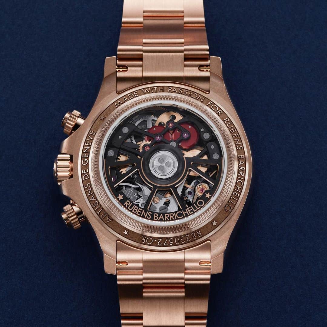 HYPEBEASTさんのインスタグラム写真 - (HYPEBEASTInstagram)「@hypebeaststyle: @artisansdegeneve and Brazilian Formula 1 driver @rubarrichello have come together to craft a bespoke @rolex Daytona watch in solid 18k everose gold. The limited edition piece features a matching gold rotor, as well as a black ceramic bevel thats adds a striking contrast. It’s priced at approximately $77,500 USD. ⁠⠀ Photo: Artisans De Genève」8月4日 16時01分 - hypebeast