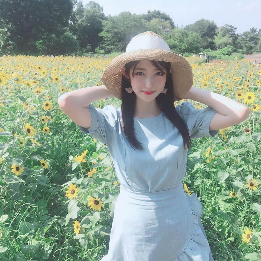 永瀬那奈のインスタグラム：「🌻﻿ ﻿ れみちゃんの個撮できて大満足でした🥺﻿ ﻿ #私の推し #尊い #ただただ可愛い #大好き #楽しかった #ひまわり畑 #ひまわり #🌻 #夏 #昭和記念公園 #個撮 #りりめろ」