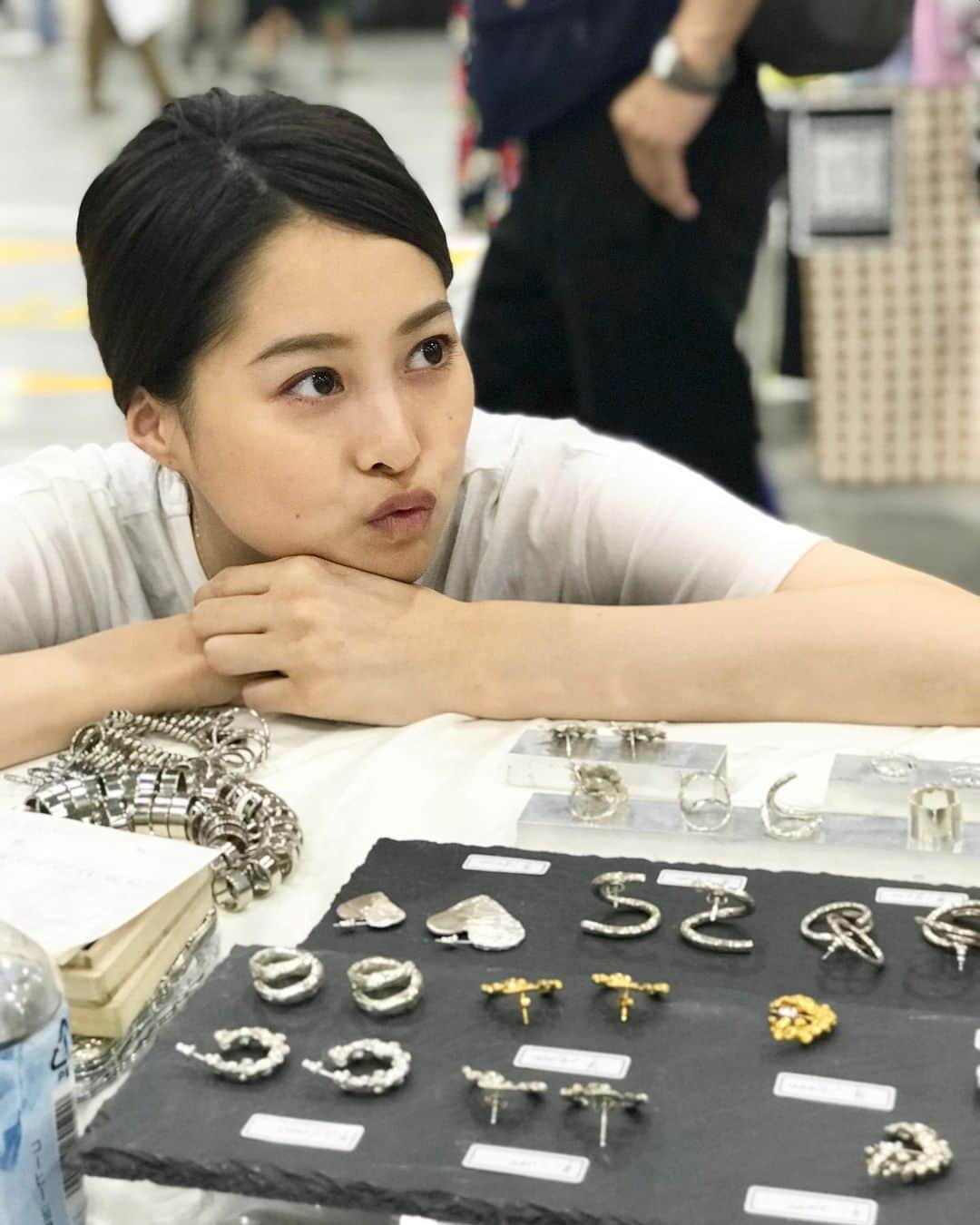 倉松すみれさんのインスタグラム写真 - (倉松すみれInstagram)「@feifeixu_jewelry 💍 フィフィが出展してたので、リンちゃんとデザインフェスタ遊びに行ってきた♡皆んなぜひチェックしてみてね〜♪ . . . . . . #アクセ#ジュエリー#ハンドメイド#シルバーアクセ#デザインフェスタ#東京テレポート#ピアス#指輪#アクセサリー#accessory#silveraccessory#handmade#jewelry#designfesta#pierce#ring#friend#feifeixu_jewelry#feifeixu」8月4日 16時12分 - sumire_0415