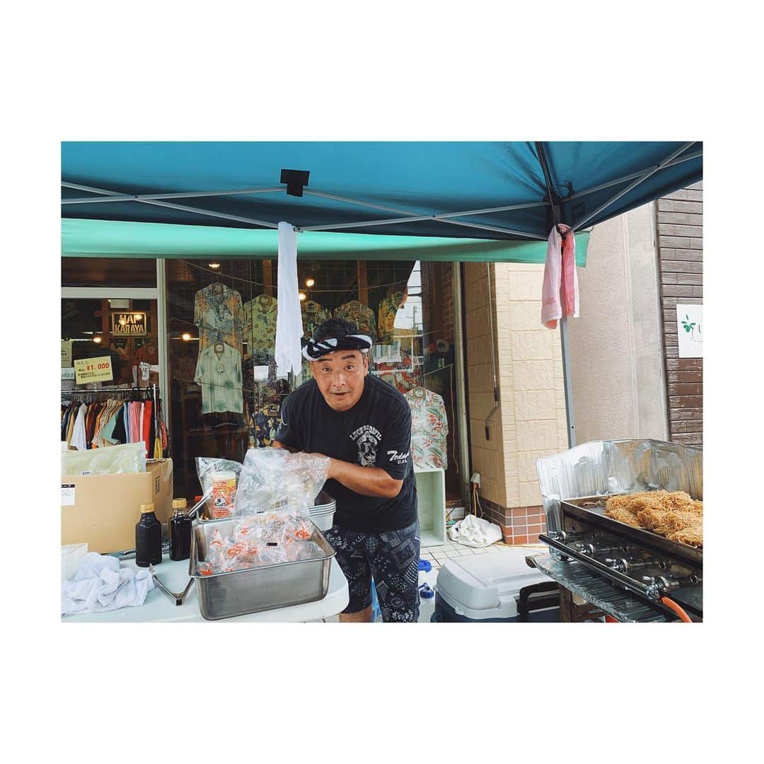 菊地舞美さんのインスタグラム写真 - (菊地舞美Instagram)「🍉🍺 ・ 地元、古川の七夕祭りへ数年ぶりに行ってきました🙌 ・ ●創業以来続いている、実家の焼き鳥。（このタレがたまらなく美味しい！！！） ●父が「やる！」と言ったチーズドッグ（韓国のハッドグ）→今若い子の間で流行っているらしい ●雄勝の上山さんの海鮮のお店 ・ ・ 久しぶりに会えた人もいたりして、 夏気分を存分に味わった日曜日でした🌻 ・ 舞美おばちゃんが甥っ子にお土産で買ったスイカの甚平が…可愛すぎて… わたしも部屋着に欲しくなったー😂 ・ ・ みなさま、この蒸し暑さにやられそうですが…どうかお気をつけて⚠️😱 ・ ・ ------------------------ ・ #来年は売り子としてお手伝いに行きます #とり菊商店 #古川七夕祭り #ハッドグの若者の反応におばちゃんびっくり #伸びるチーズをみんなインスタにアップ #合言葉はインスタ #中学生はストーリーはダメって言われているそう #reborn_sendai」8月4日 16時25分 - maimi_kikuchi_reborn