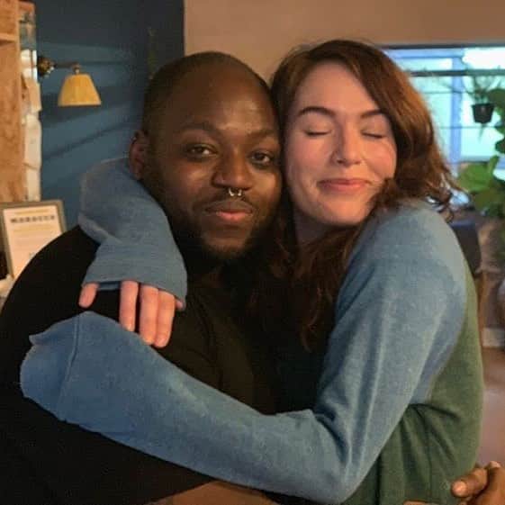 レナ・ヘディのインスタグラム：「This lovely human @juniorvalentine_ might have given us a gong bath @yogahouse_london  and this knackered human (ME) might have SLEPT 👏😱👏🥰💗💗💗」
