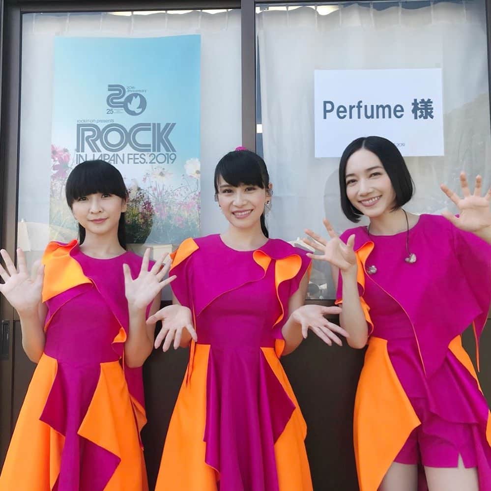 Perfumeさんのインスタグラム写真 - (PerfumeInstagram)「Thank you ROCK IN JAPAN FESTIVAL 2019! All songs we performed today will be on our upcoming first best album, Perfume The Best "P Cubed”!﻿ ﻿ and...﻿ ﻿ Our first 4 major nationwide dome tour in February 2020 confirmed!! Stay tuned for more info coming soon! ﻿ Get more info → Link in bio. ﻿ 「ROCK IN JAPAN FESTIVAL 2019」ご覧頂きました皆さま、ありがとうございました！！先ほどステージで発表しましたが、9月発売のベストアルバムを引っ提げ、2020年2月に全国4大ドームツアーが決定！詳しい日程などはプロフィールのリンクからご確認ください！#prfm #PCubed #prfmBest」8月4日 16時26分 - prfm_official