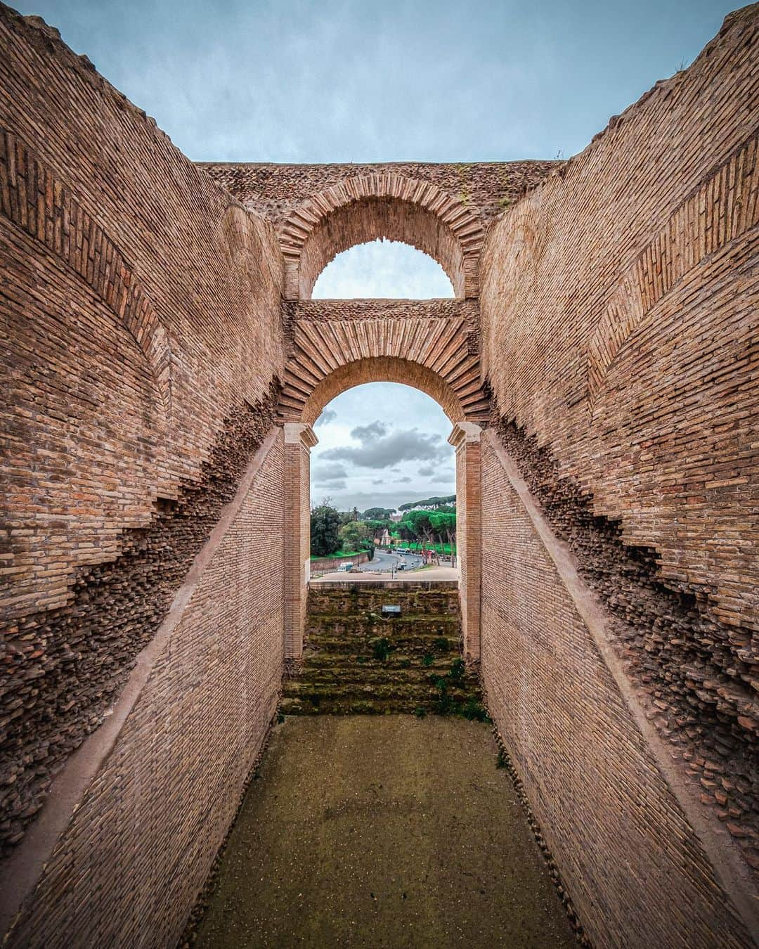 Nicanor Garcíaさんのインスタグラム写真 - (Nicanor GarcíaInstagram)「Echoes in eternity | Ecos en la eternidad #nicanorgarcia #travelarchitectures」8月4日 16時30分 - nicanorgarcia