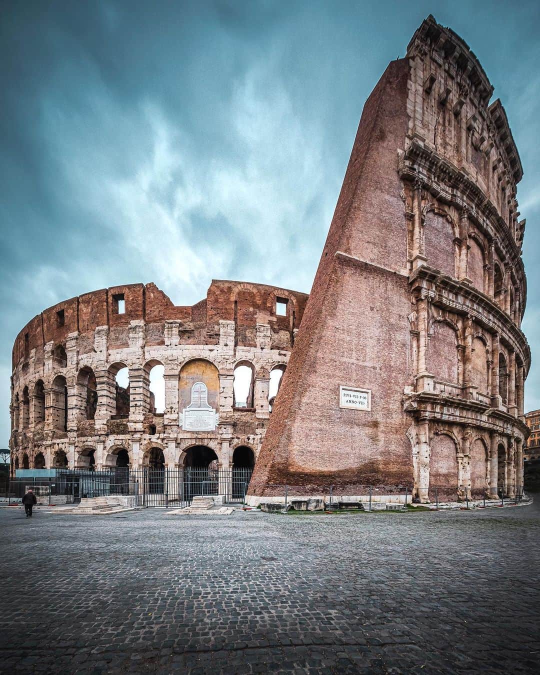 Nicanor Garcíaのインスタグラム：「Echoes in eternity | Ecos en la eternidad #nicanorgarcia #travelarchitectures」