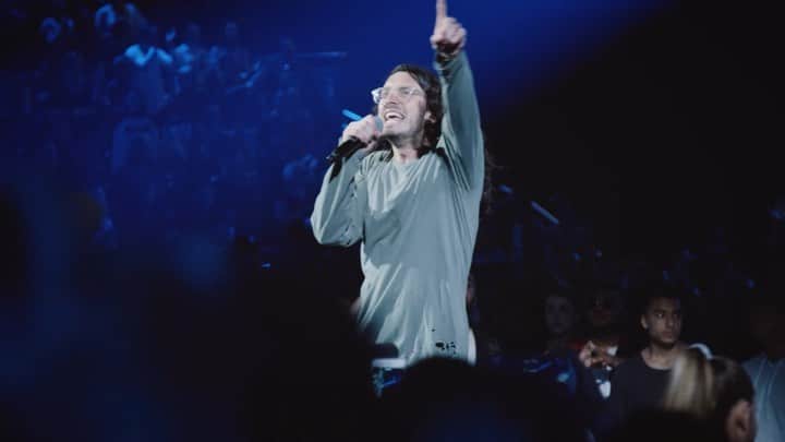ユナイテッドのインスタグラム：「'To the life I live in the light You give, Jesus here’s to Your Name over everything.' Watch 'Here’s To The One', recorded live in Sydney now on YouTube. Link in bio.」