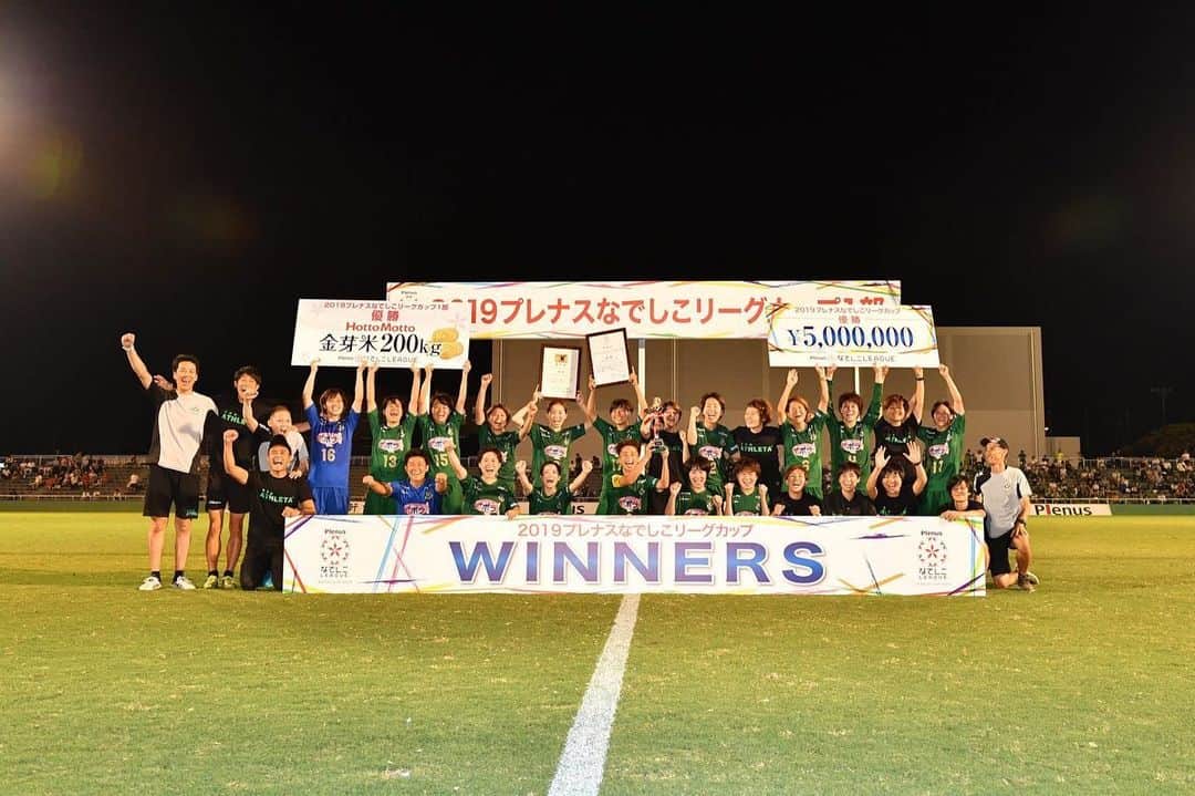 三浦成美さんのインスタグラム写真 - (三浦成美Instagram)「なでしこリーグカップ優勝🏆 たくさんの力が合わさっての優勝。みんなに「ありがとう」の気持ちでいっぱいです。本当にいいチーム！ 応援ありがとうございました🙏 最高のキャプテン😉 #BELEZA」8月4日 7時42分 - miura_narumi17
