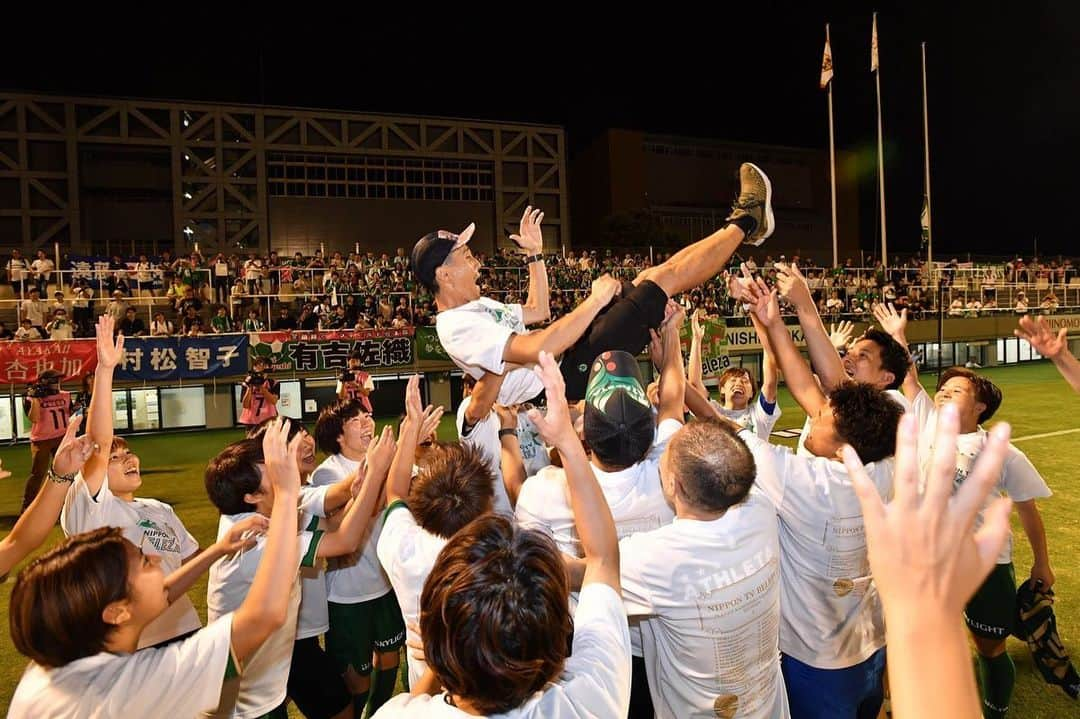 三浦成美さんのインスタグラム写真 - (三浦成美Instagram)「なでしこリーグカップ優勝🏆 たくさんの力が合わさっての優勝。みんなに「ありがとう」の気持ちでいっぱいです。本当にいいチーム！ 応援ありがとうございました🙏 最高のキャプテン😉 #BELEZA」8月4日 7時42分 - miura_narumi17