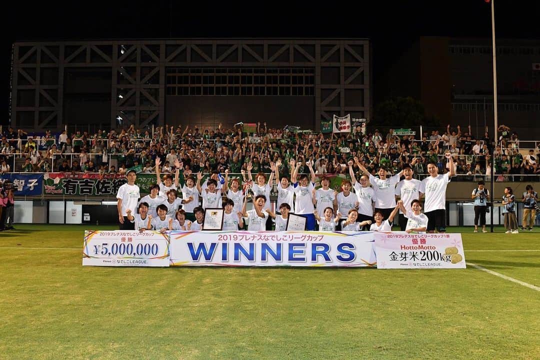 三浦成美さんのインスタグラム写真 - (三浦成美Instagram)「なでしこリーグカップ優勝🏆 たくさんの力が合わさっての優勝。みんなに「ありがとう」の気持ちでいっぱいです。本当にいいチーム！ 応援ありがとうございました🙏 最高のキャプテン😉 #BELEZA」8月4日 7時42分 - miura_narumi17