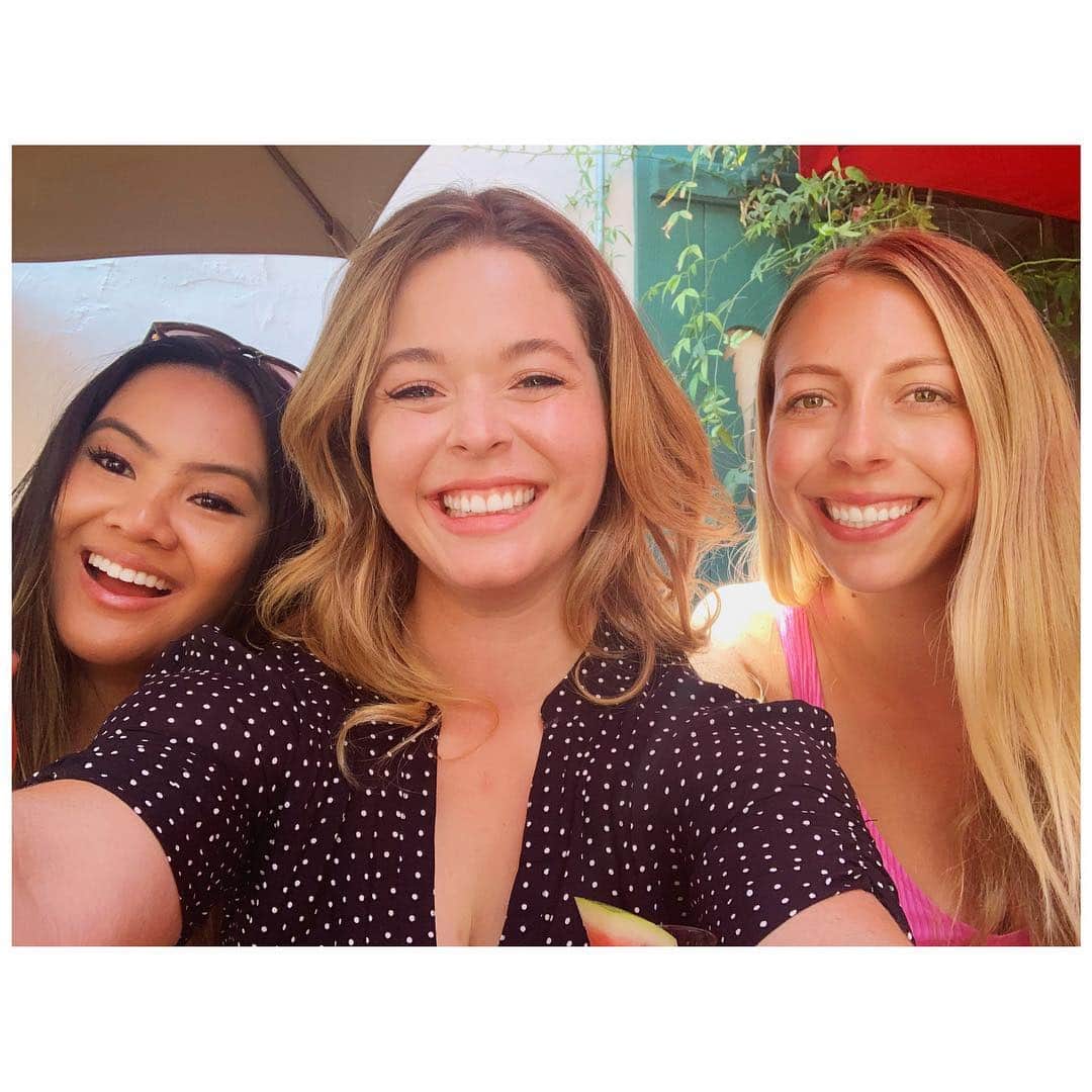 サーシャ・ピーターズのインスタグラム：「Girls getaway ♥️」