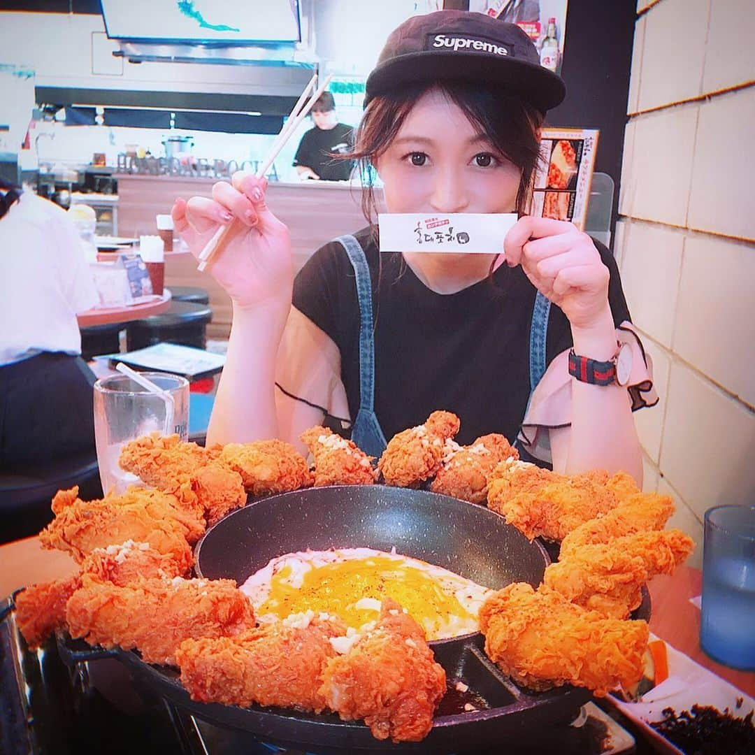 atmmyさんのインスタグラム写真 - (atmmyInstagram)「何だこの恐ろしい食べ物は…😈✨ #ufoチキンフォンデュ という #新大久保グルメ で今一番人気のチーズ系のやつ👌 本当に美味しくて感動しかない😍 .  また食べに行きたーい！ .  #韓国グルメ #新大久保 #食べ歩き  #チーズダッカルビ #ホンデポチャ #ヤンニョムチキン #職安通り店  #koreanfood #koreantown #チーズフォンデュ #🧀 #東京グルメ  #supreme #キャップ女子 #ワンピース #リエディ @reedit_official (131410)」8月4日 7時46分 - atmmy