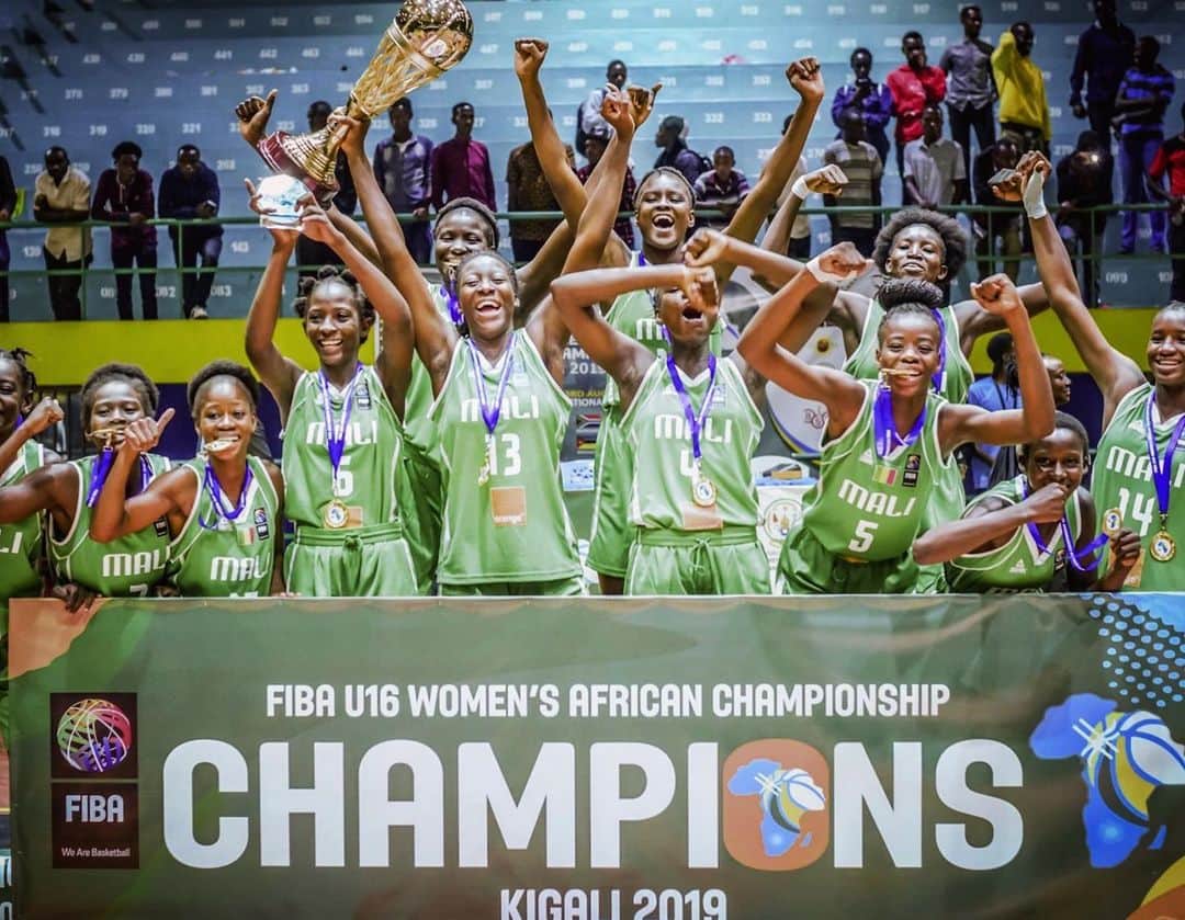 FIBAさんのインスタグラム写真 - (FIBAInstagram)「🏆🏆🏆🏆🏆🏆 6/6! Mali defeat Egypt 84-48 to claim 6th Women's #FIBAU16Africa title in a row 👏👏🇲🇱」8月4日 7時54分 - fiba