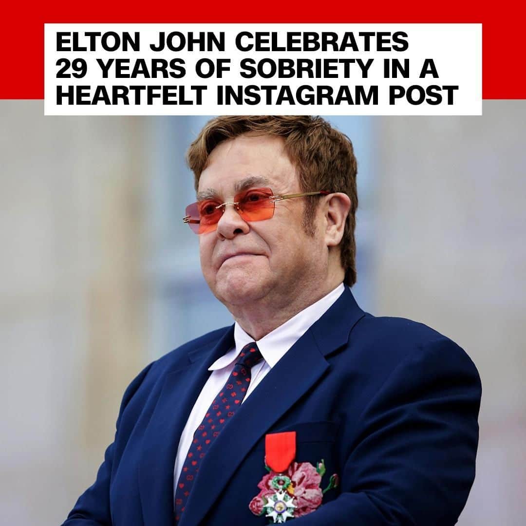 CNNさんのインスタグラム写真 - (CNNInstagram)「@EltonJohn already has a lot to be proud of, but this week, he hit another milestone. The multiple Grammy winner celebrated 29 years of being sober, and shared a photo on Instagram of his Alcoholics Anonymous sobriety coin. “Thank you to all the selfless people who have helped me on my journey through sobriety. I am eternally grateful.” (📸: Lewis Joly/AFP/Getty Images)」8月4日 8時00分 - cnn