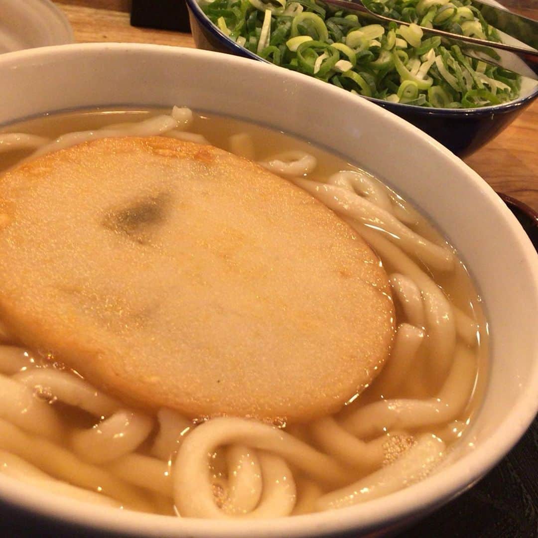 のインスタグラム：「朝食は因幡うどん、その後は博多の街中をウォーキング。 今日も暑くなりそう…💦 #笑福亭恭瓶  #落語 #博多」