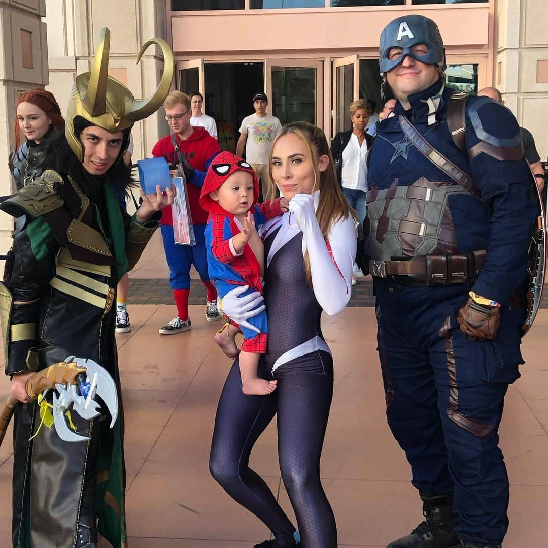 Gianna Nicoleさんのインスタグラム写真 - (Gianna NicoleInstagram)「@tampabaycomiccon Was lit lol  battling people was the funnest part lol. Yesterday I was Spider Venom, today Spider Gwen 🤩 #tampacomiccon #tampabaycomiccon #gwenstacy #spidervenom #spiderman #loki #captainamerica #drstrange #sailormoon」8月4日 8時36分 - gianna