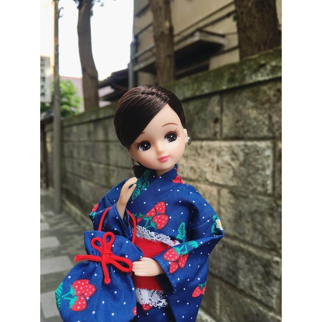 リカちゃんさんのインスタグラム写真 - (リカちゃんInstagram)「Today is yukata day☆ 今日は #ゆかたの日 ☆ ママに、ちょっぴりお姉さんに見えるゆかたを選んでもらったの♪ うれしくてお出かけしたくなっちゃう♡ うふふ、今日は大人なリカをどうぞ☆  #今日は何の日 #リカちゃん #fashion #ootd #hairstyle #licca #liccadoll #japanesedoll #japan #girl #instadaily #instagood #instagramjapan #instagram」8月4日 9時00分 - bonjour_licca