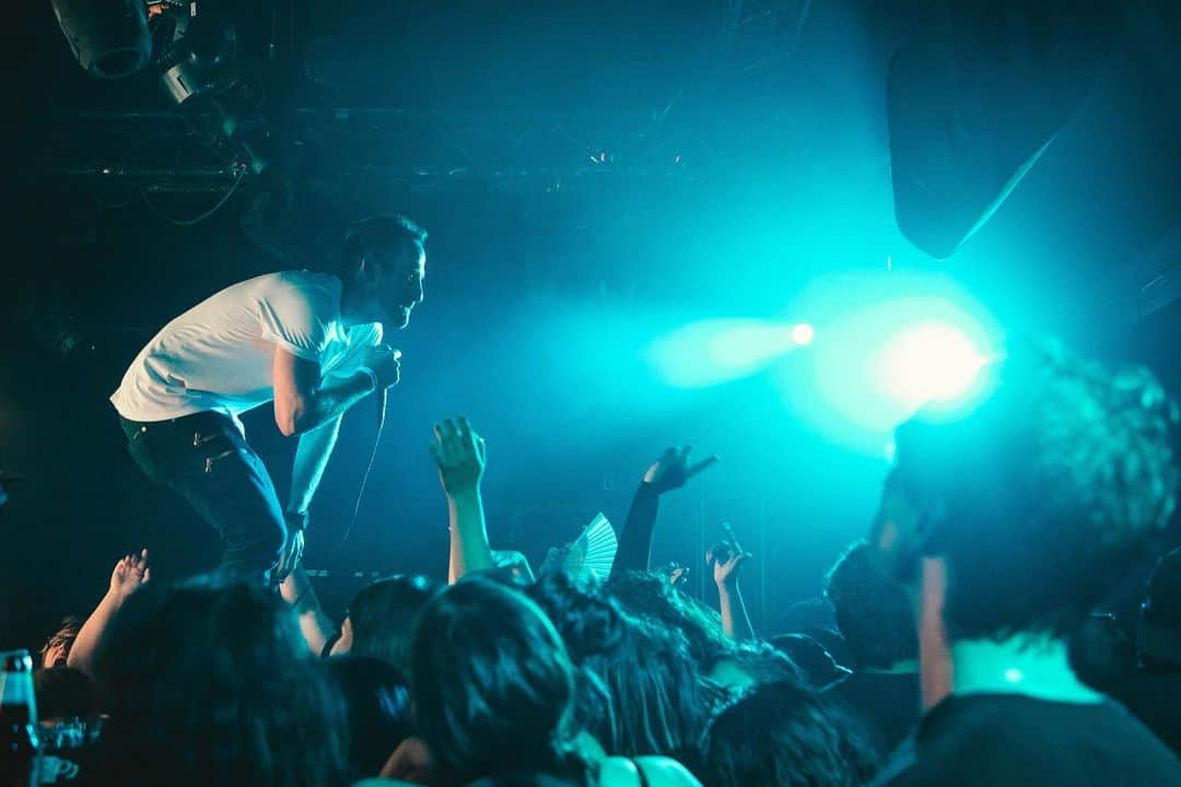 Simple Planさんのインスタグラム写真 - (Simple PlanInstagram)「Last night, @chuckcomeau and @jeffstinco took a little break from the studio to do a DJ set at @emonitela and it was epic! 🤘🏻🤘🏻🤘🏻 Thanks to everyone who sang along so loud and for all the sweaty hugs, selfies and high-fives! 🖤🖤🖤🙌🏻🙌🏻🙌🏻 @goodguychady」8月4日 8時57分 - simpleplan