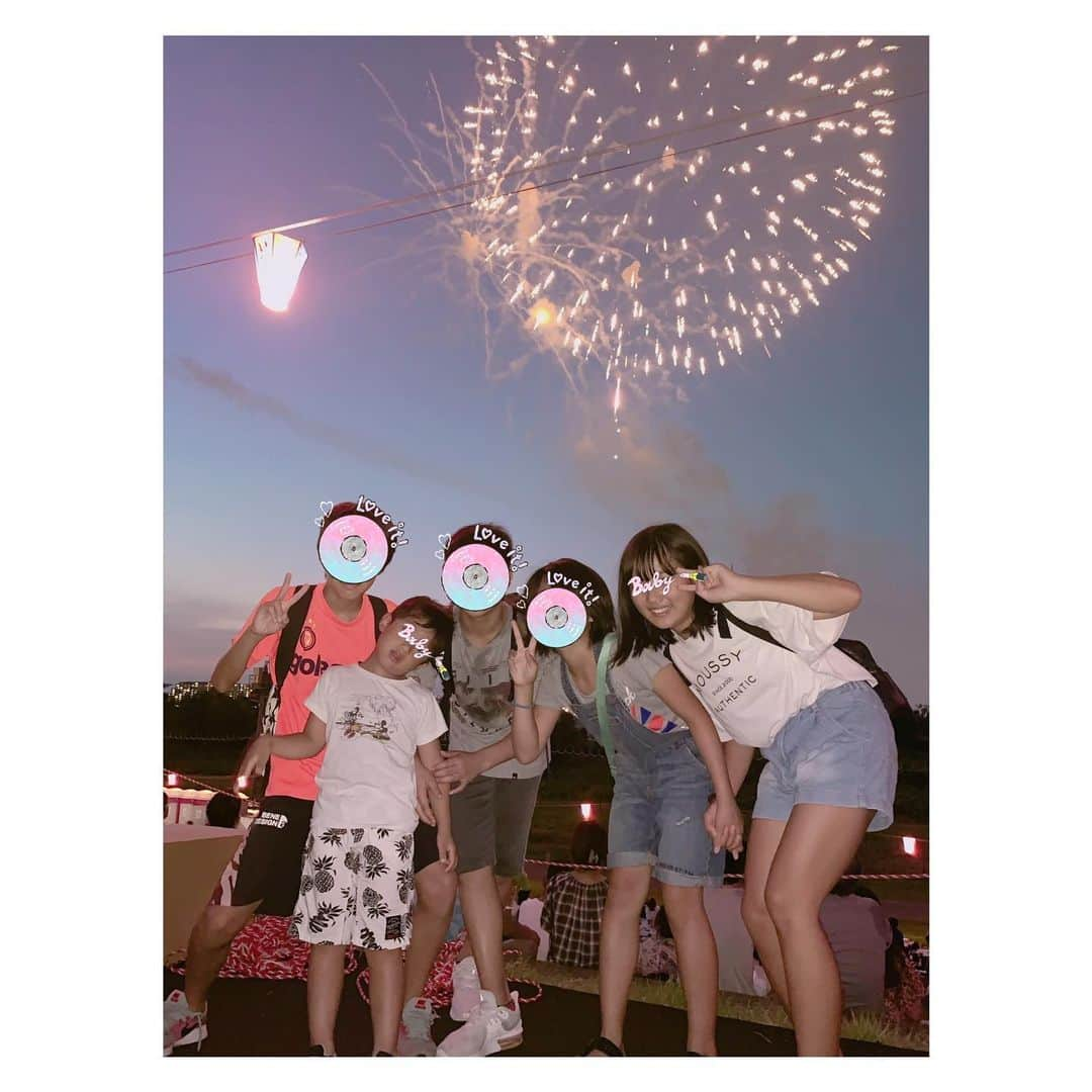 辻希美さんのインスタグラム写真 - (辻希美Instagram)「６年生の青春😘💕👍" #花火大会 #板橋花火大会 #ど迫力 #人生で一番近くで見たかも #感動 #上から花火が降ってくる感覚 #6年生 #青春 #最高の写真 #また来年も見に行きたいね #😘💕」8月4日 9時15分 - tsujinozomi_official