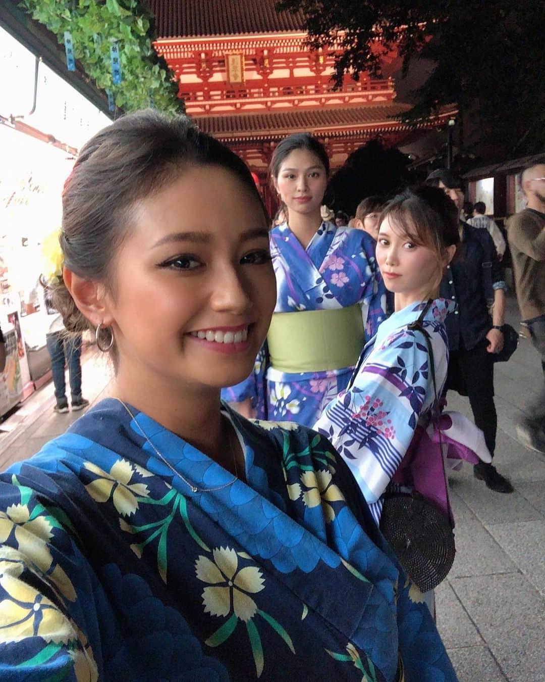 椿彩加のインスタグラム：「. 花火の後はホッピー通りで ほろ酔いになって帰りたくなくて 浅草から遠いとは知らず二丁目へ🍺 . 苦しくて途中で着替えて朝まで飲んだw 二丁目行くと時間の感覚なくなるから 本当にお店から出た時の後悔が毎回すごい。 . #浅草 #浴衣 #ホッピー通り #からの #2丁目 #ミラボン #楽しすぎ #飲み過ぎ #二日酔い #iPhone #帰りのタクシーに忘れて #ゆうみちゃんが持っててくれた #ほんと優しい #大好き #asakusa #selfie #shinjuku #hangover #あやかの夏休み」