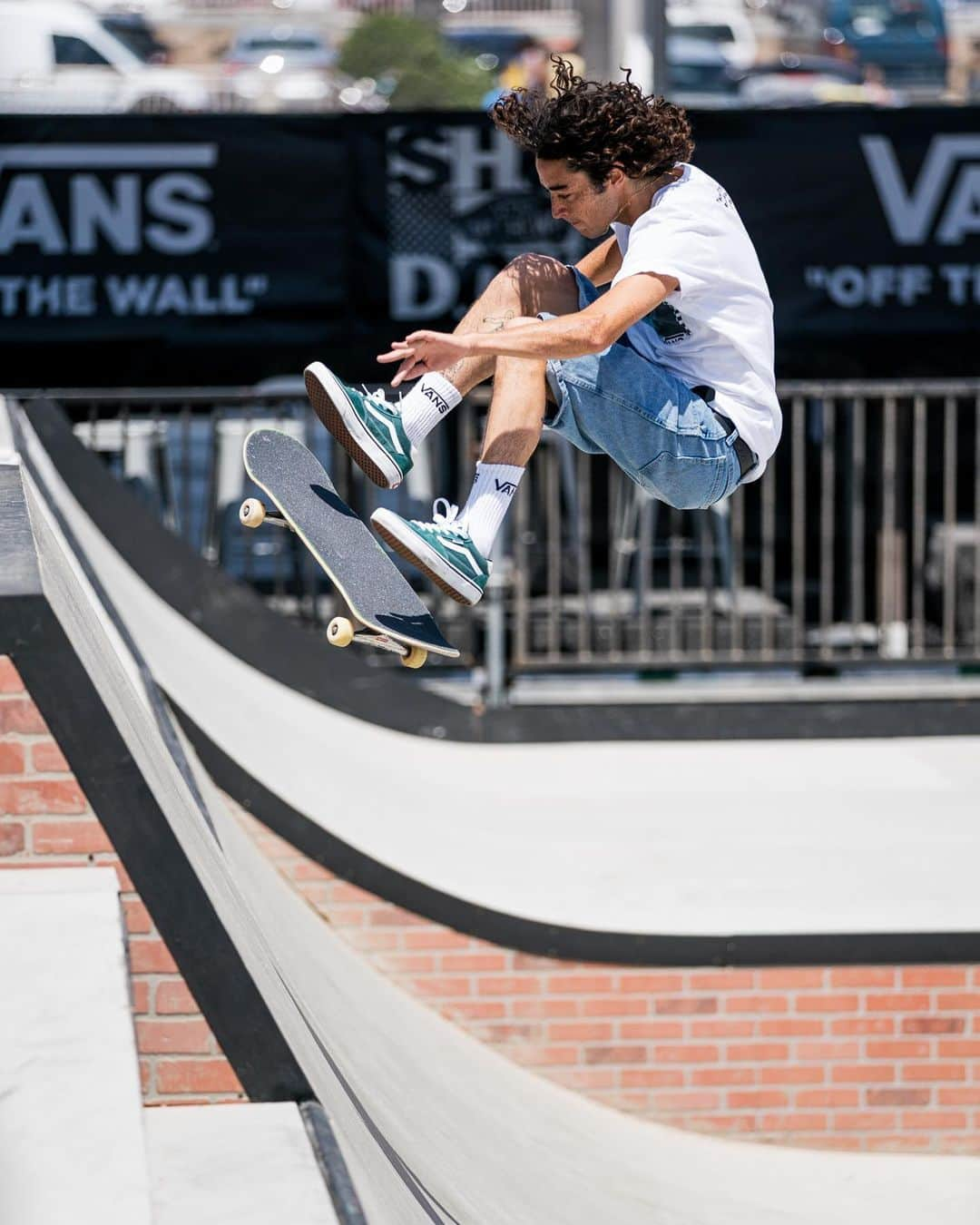 vansさんのインスタグラム写真 - (vansInstagram)「@HotelRwanda checking in on the Vans Showdown street course yesterday at the #VANSUSOPEN. Head over to @VansSkate for more! 📷: @aacostaa」8月4日 10時21分 - vans