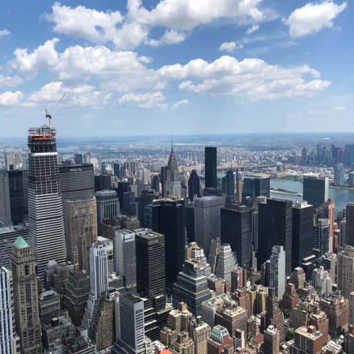 のインスタグラム：「ミュージカルアニーの中で大好きなNYCのシーン ニューヨーク快晴！ Remembering New York, as I watch my favorite scene from our show, Musical ‘ANNIE’ NYC  #丸美屋食品ミュージカルアニー #ハニガン2019 #newyork  #nyc」