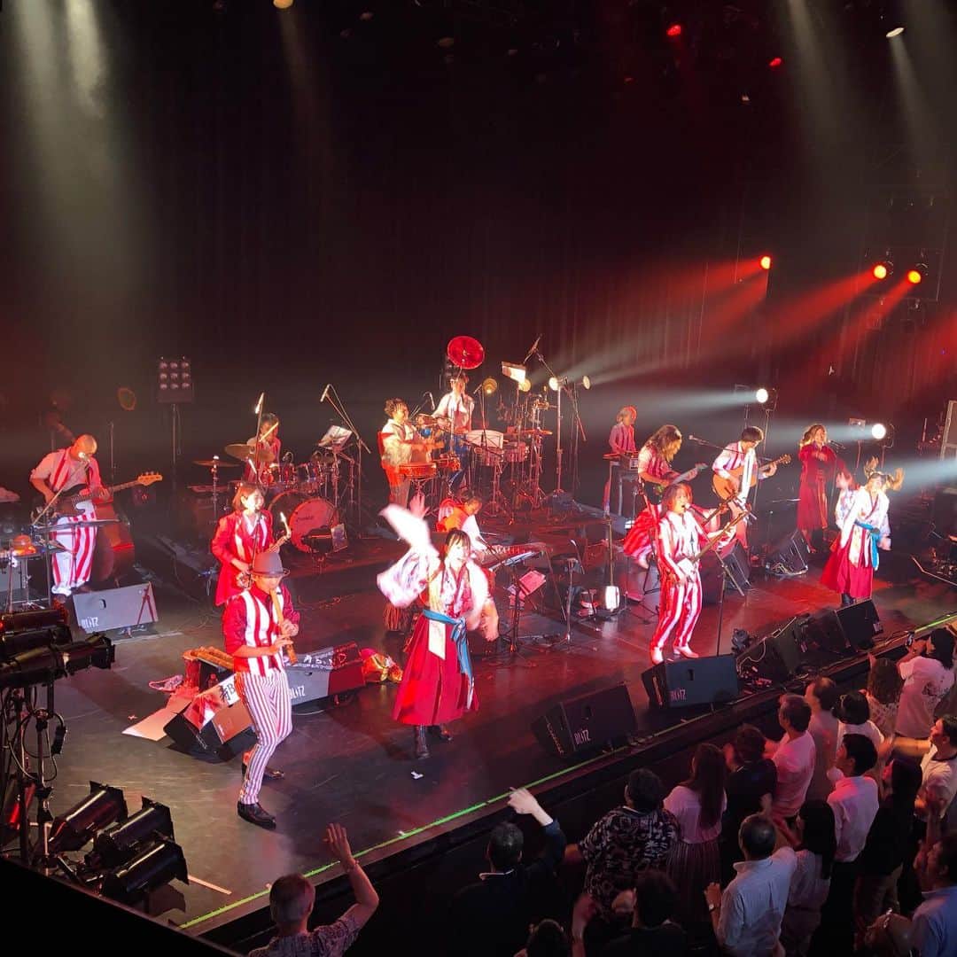 のインスタグラム：「赤坂BLITZで寿BANDさんのワンマンライブを観ました。楽しかった！  #寿band #赤坂blitz #ワンマンライブ #祝宴音礼祭 #バンド #ミュージシャン」